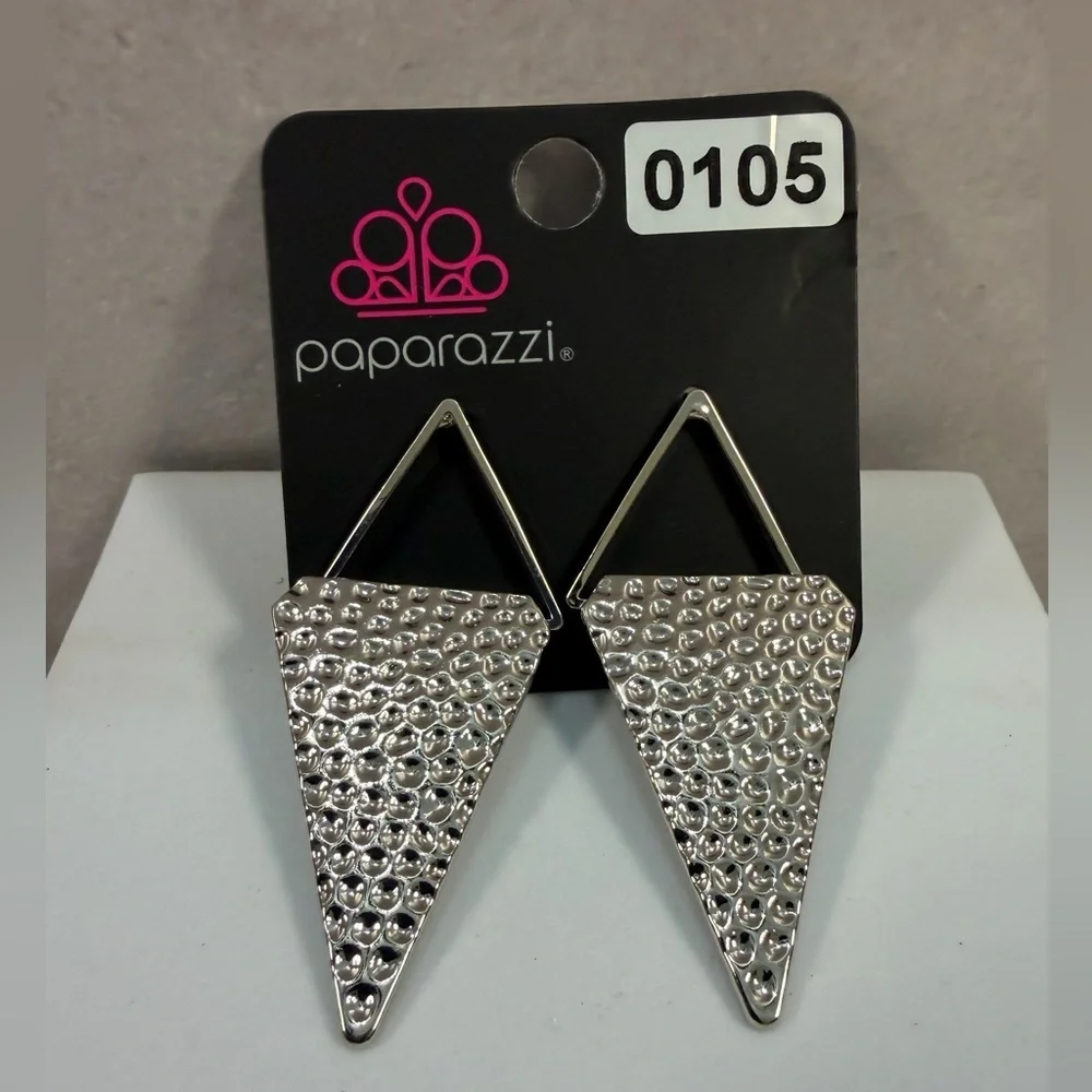 🩷5/$10🩷 Paparazzi Silver Hammered Triangle Drop Earrings